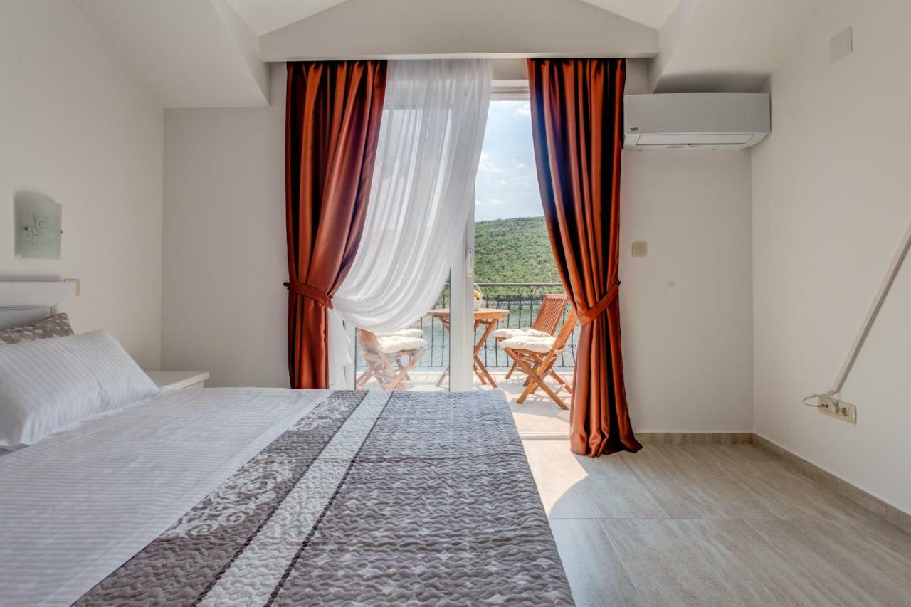 Villa San Apartments Tivat Ngoại thất bức ảnh