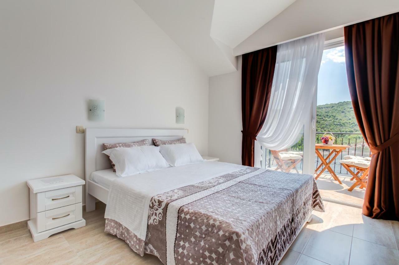 Villa San Apartments Tivat Ngoại thất bức ảnh